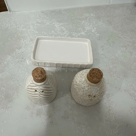Ceramic Salt and Pepper Shakers with Tray - Picture 3 of 3